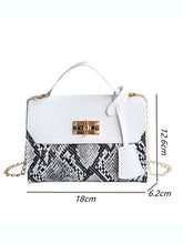 Charger l&#39;image dans la galerie, Snakeskin Print Flap Chain Bag
