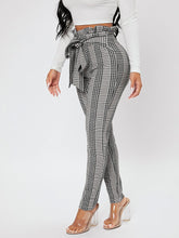 Charger l&#39;image dans la galerie, PETITE Plaid Print Paperbag Waist Knot Front Pants
